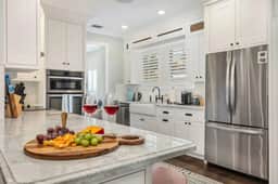 Luxury estate w/ heated pool & badminton court