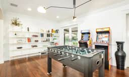 Luxury home w/pool & game room