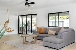 Home w/heated pool, hot tub & outdoor kitchen