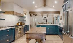 Luxury cabin w/chef kitchen & 2 living rooms