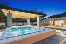 Modern estate w/heated pool & outdoor kitchen