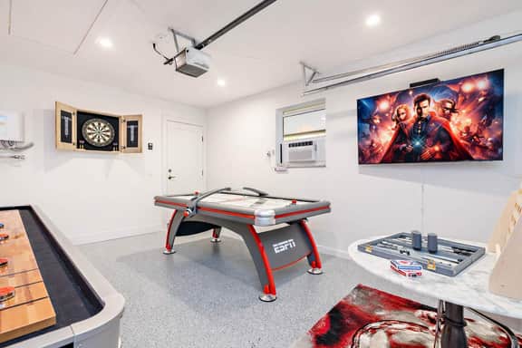 Luxury retreat w/pool oasis & game room