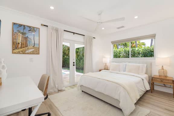 Stylish retreat w/pool, bbq & concierge service