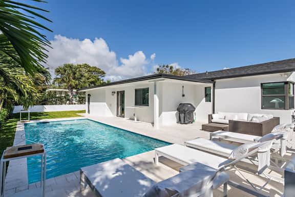 Surf side retreat w/ heated pool & beach steps