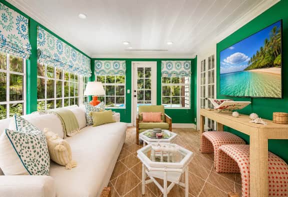 Modern home w/heated pool, BBQ & casita