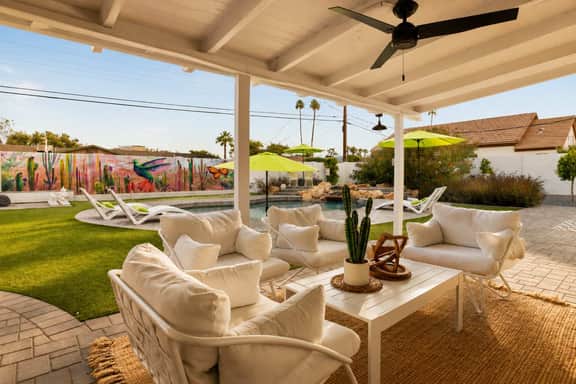 Villa w/heated pool & spa