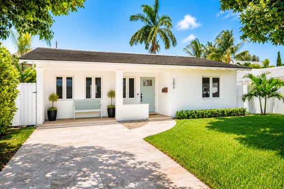 New! Palm Beaches Luxe Escape - Image 2