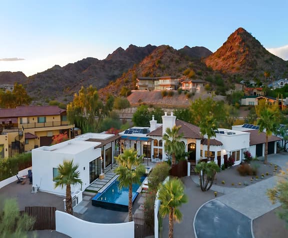 Resort retreat w/heated pool & hot tub