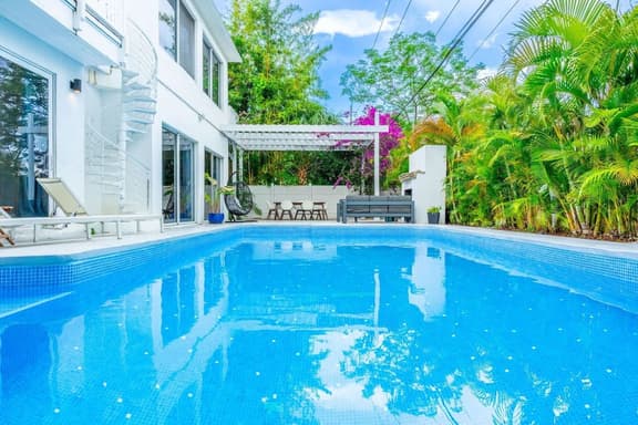 LUX Beach Villa I By Hotel Home Stays