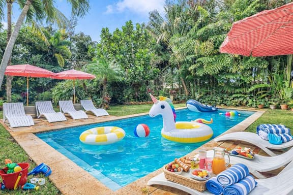Luxury home w/pool & game room
